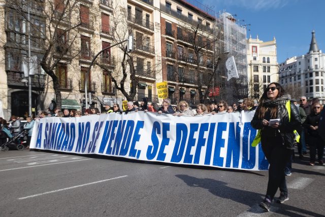 Madrid health workers protest amid staffing issues and decreased funding – JURIST