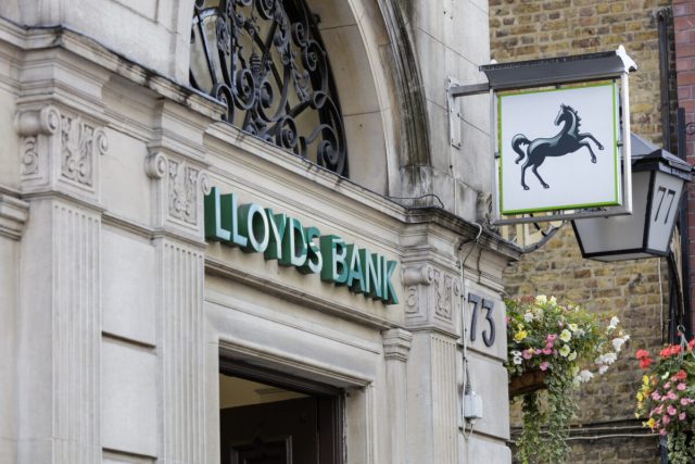 Lloyds Bank Launches PayMe: New Payment Transfer Service for Businesses