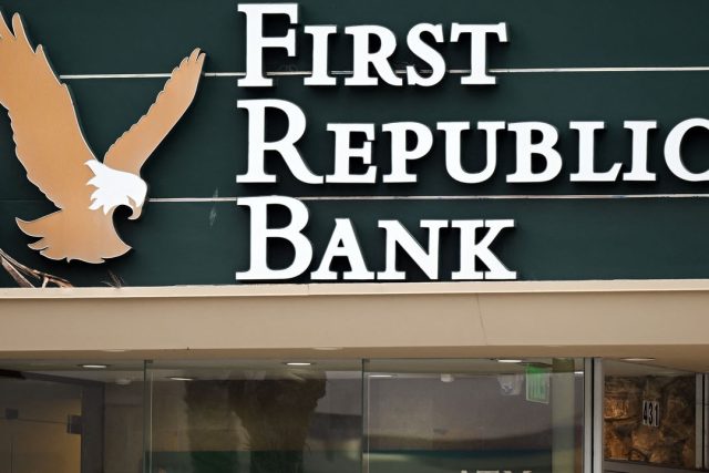 First Republic fails, and is snapped up by JPMorgan Chase