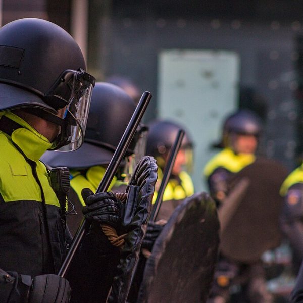 Netherlands police crack down on farmer protests disrupting freeways – JURIST