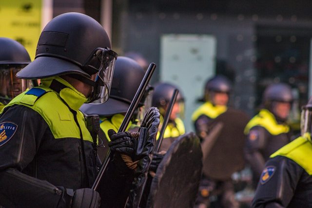 Netherlands police crack down on farmer protests disrupting freeways – JURIST